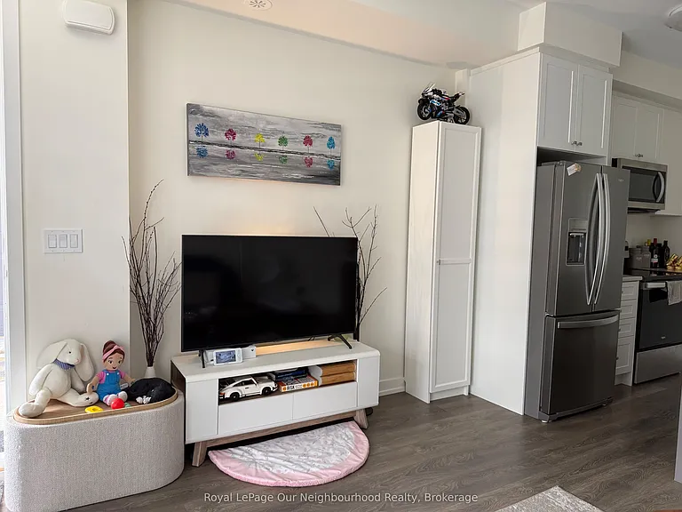 160 Densmore Rd #202 — Photo 4