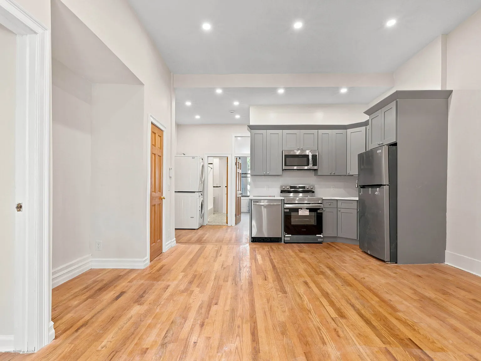 91 1st Pl — Photo 1