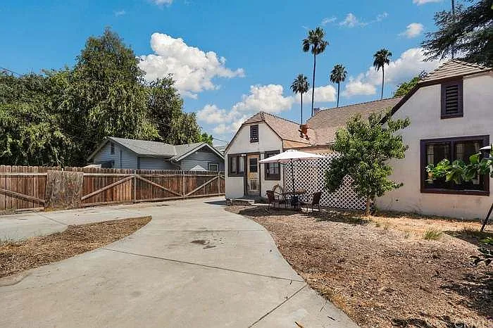 1791 Rose Villa St — Photo 25
