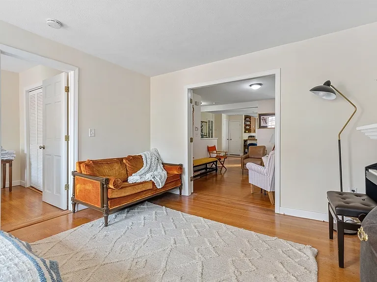 61 W Cedar St #FURNISHED — Photo 9