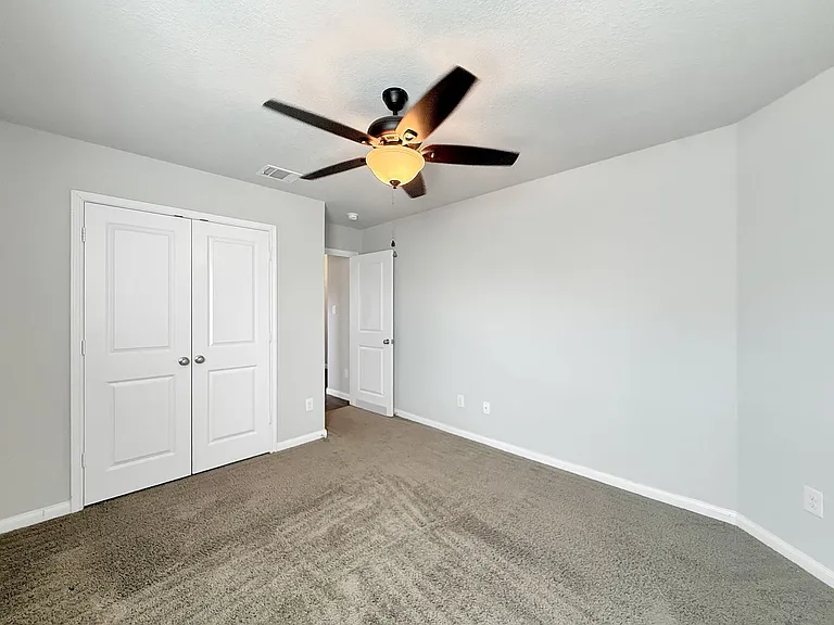 401 Utica Way — Photo 19