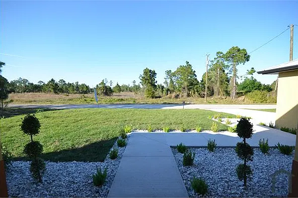 3 bed, 2601 sqft, $2,600 — Photo 4