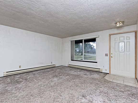 2nd image of 71 E Larch Pl