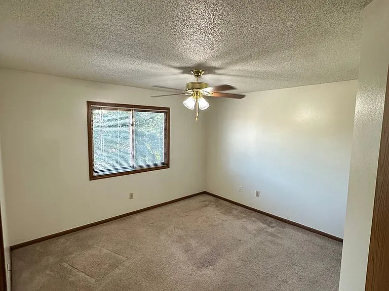 36 Plex - Village Green Apartments — Photo 19