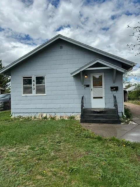 420 Douglas St
