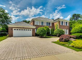 2319 Iroquois Dr, Glenview, IL