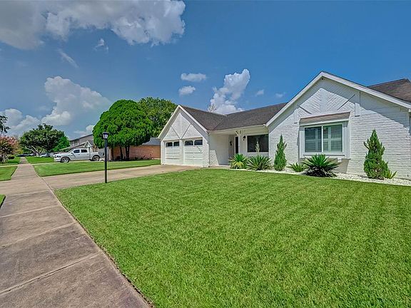 This home is located in the Southwest area of Houston, near Beltway 8, Southwest Freeway and 610.