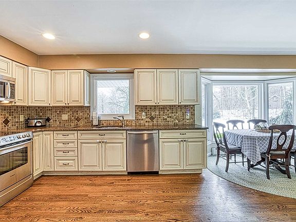 4th image of 41 Artisan Ave