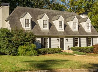 320 Amherst Ct, Sandy Springs, GA 30328