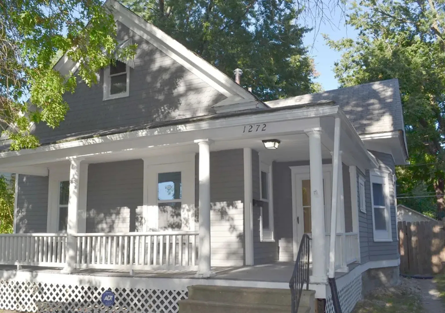 Charming 3-Bedroom/ 1 Bathroom house located in the heart of Topeka — Photo 1