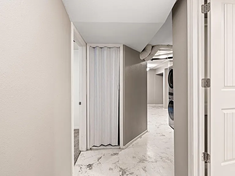 4426 W Irving St — Photo 22