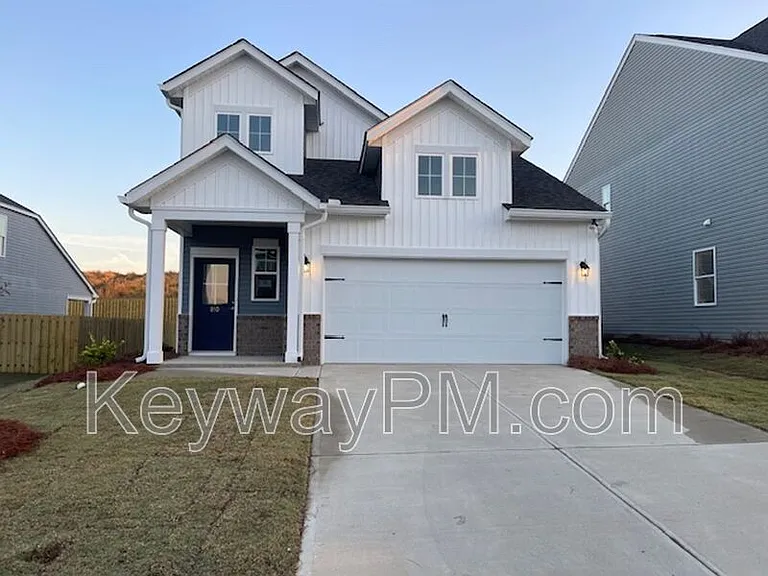 810 Manitou Cir — Photo 1