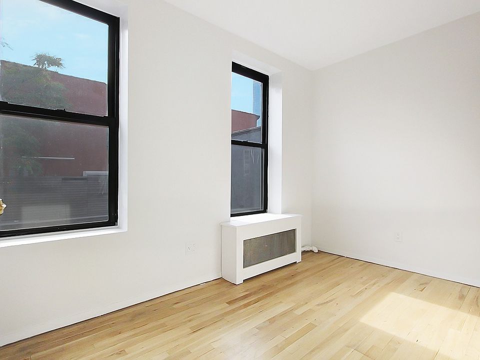 2nd image of 160 Prince St APT 13