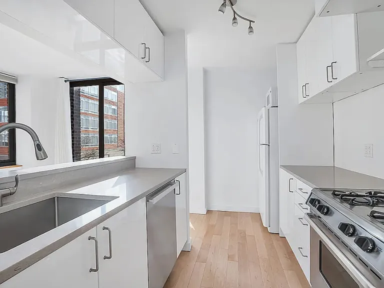 2 S End Ave #3P — Photo 4