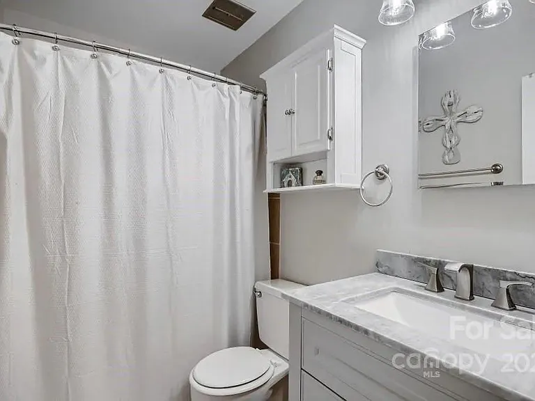 2336 Kenmore Ave #G — Photo 9