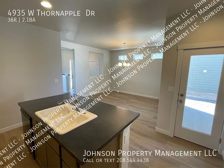 Elegant Meridian Home with Soaring Ceilings, Chef's Kitchen & Spa-Like Master Bath. — Photo 3