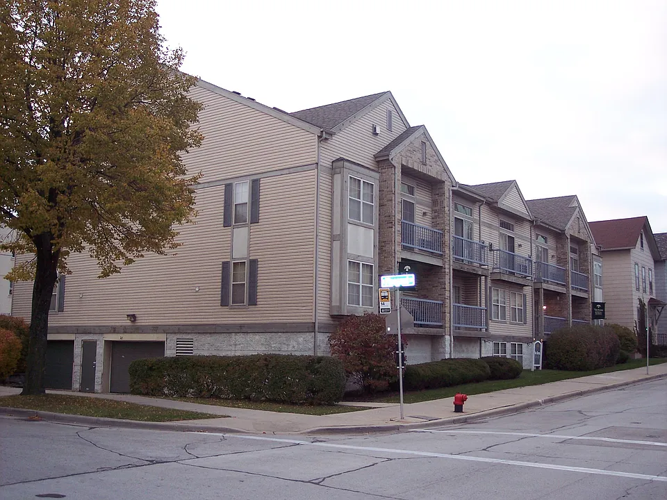 707 E Pleasant St #206