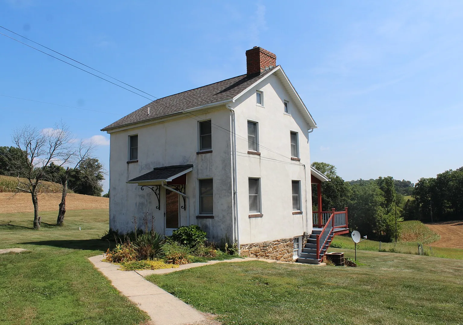 Move-in Special- 2 Months Free 2 Story Historic Farmhouse in Country Setting — Photo 1