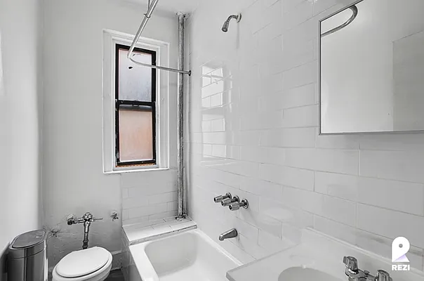 Rented by REZI | media 10