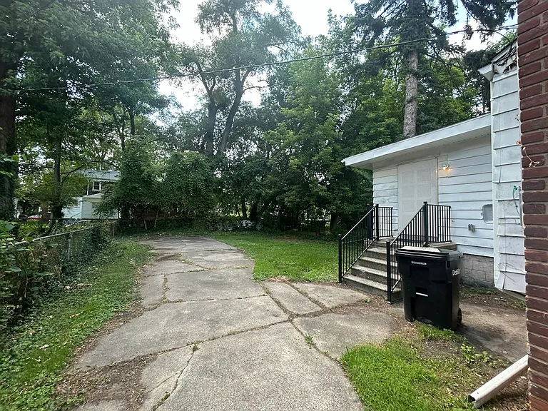 15713 Vaughan St — Photo 27