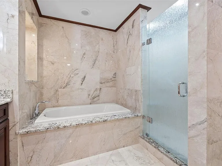 300 Beach Dr NE #305 — Photo 22