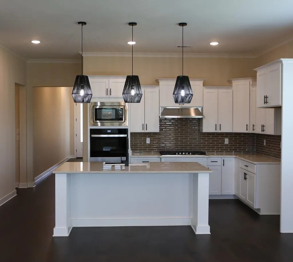 3 bed, 2.5 bath, 2594 sqft, $2,900 — Photo 2