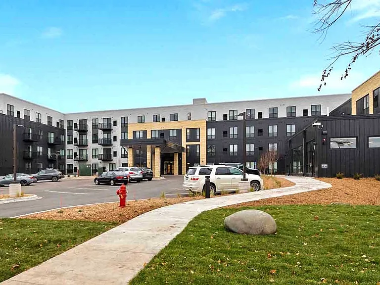 Forty Forty Flats — Photo 16