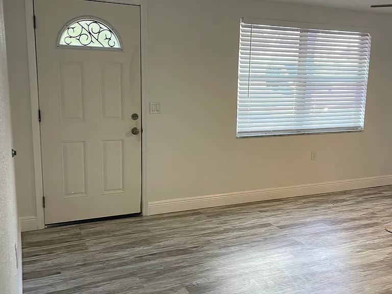 12806 Vassar Ct — Photo 6
