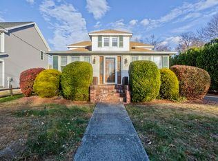 75 Felix St, Chicopee, MA 01020