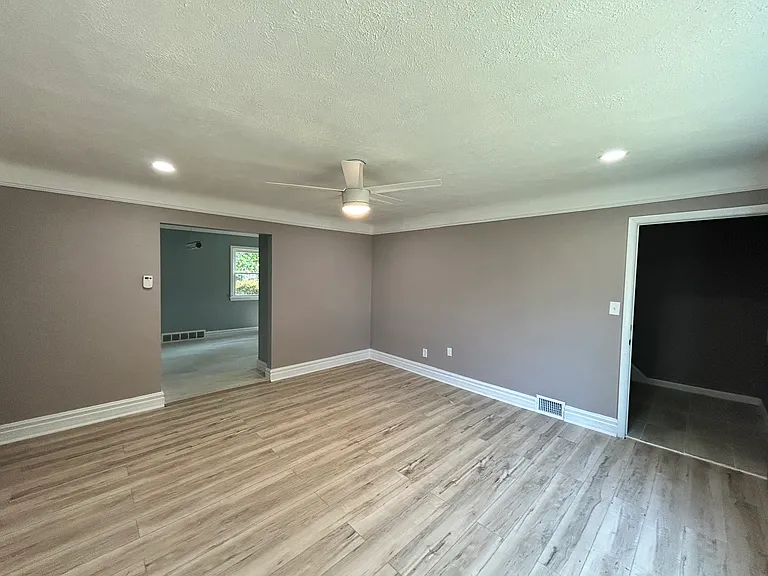 201-203 W Glendale St #203 — Photo 7