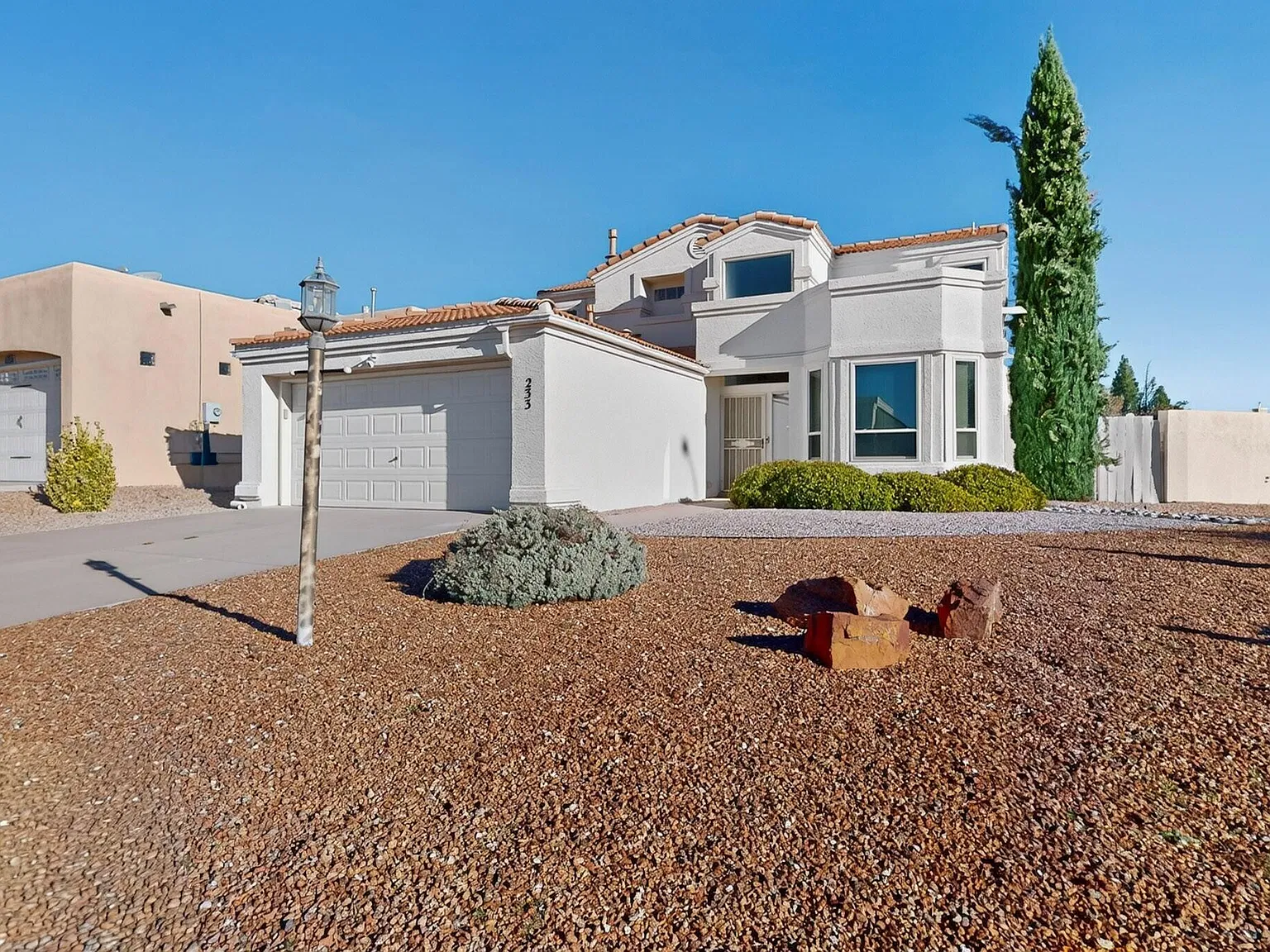 4 bed, 2.5 bath, 2213 sqft, $2,995 — Photo 3