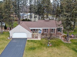 180 Heidel Rd, Thiensville, WI 53092