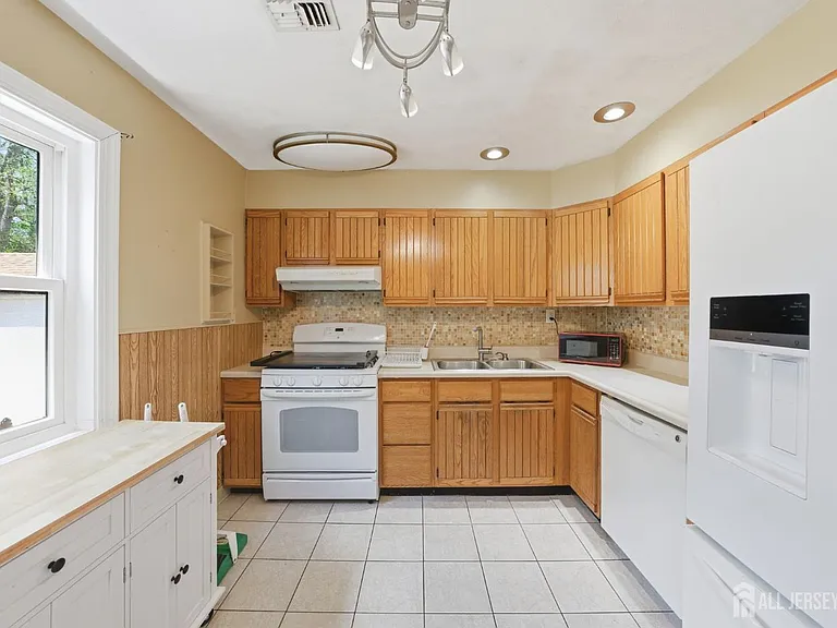 587 Marlboro Rd #1 — Photo 7
