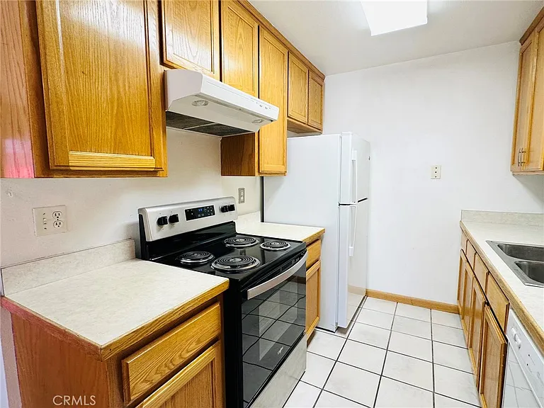 10916 Rincon St — Photo 8