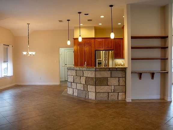 5th image of 705 Skyline Dr