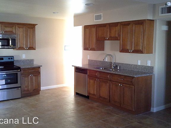 4th image of 704 Scholl Dr