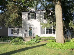 10 Parkview Rd, Glenview, IL 60025