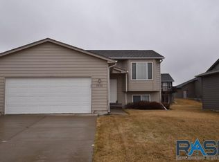 3924 W 92nd St, Sioux Falls, SD 57108