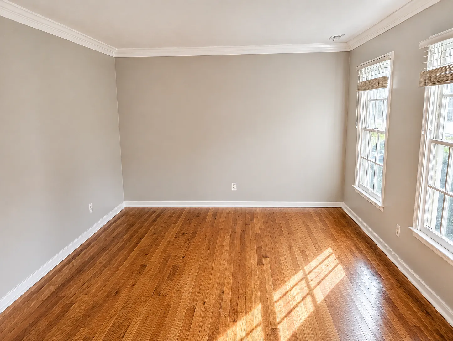 5 bed, 2.5 bath, 2328 sqft, $2,600 — Photo 2