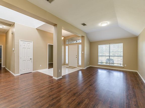 3rd image of 10609 Sweetwater Dr