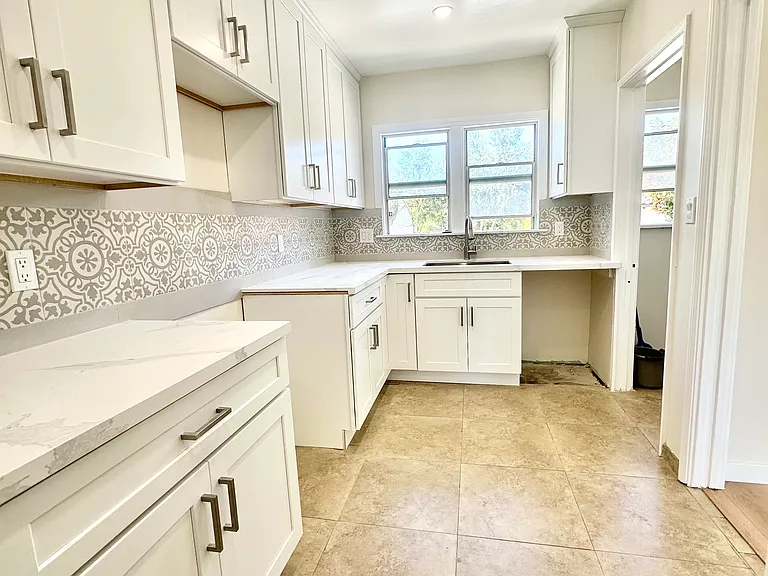5989 Guthrie Ave #4 — Photo 2