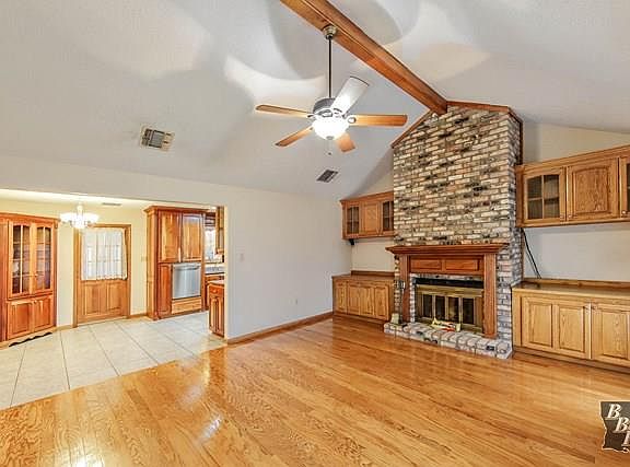 4th image of 314 N Moss Dr