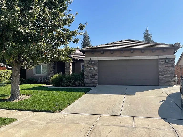 3010 S Cedar St — Photo 1