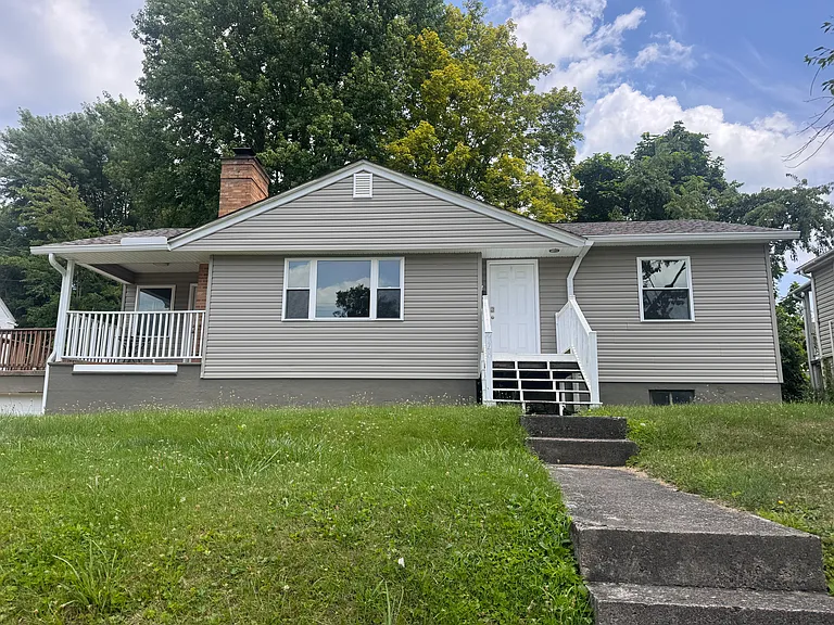 928 Meadow Dr — Photo 1
