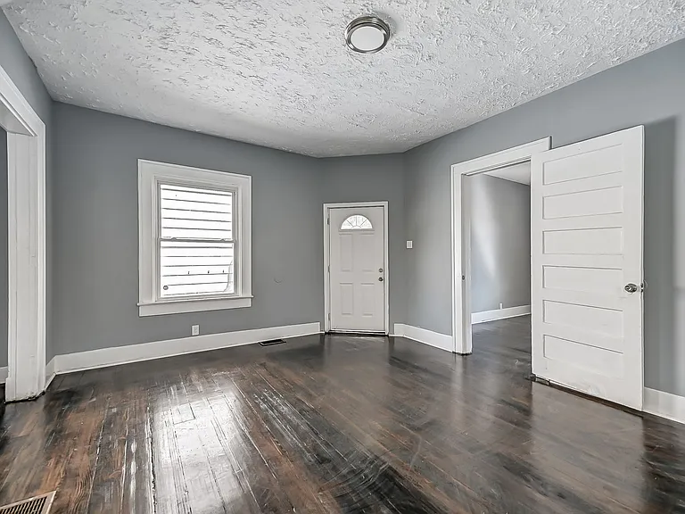 1257 Leonhard St — Photo 6