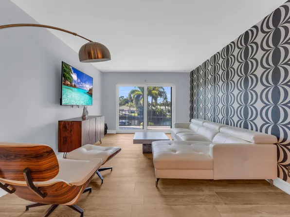 3004 NE 5th Terrace #206-c, Wilton Manors, FL 33334