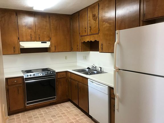 4th image of 118 Boardwalk St