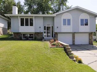 2809 Mars Cir, Bellevue, NE 68005