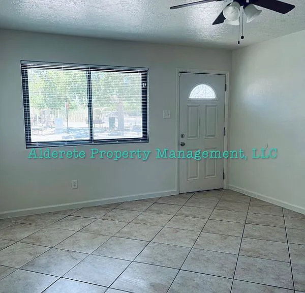 208 Cromwell Ave SE — Photo 2