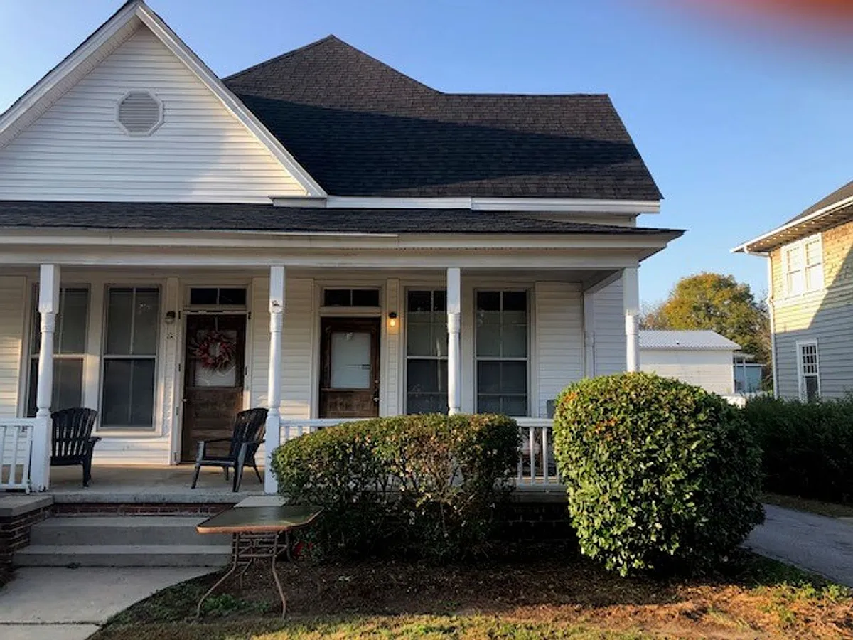 Building Photo - 221 Hampton Ave
